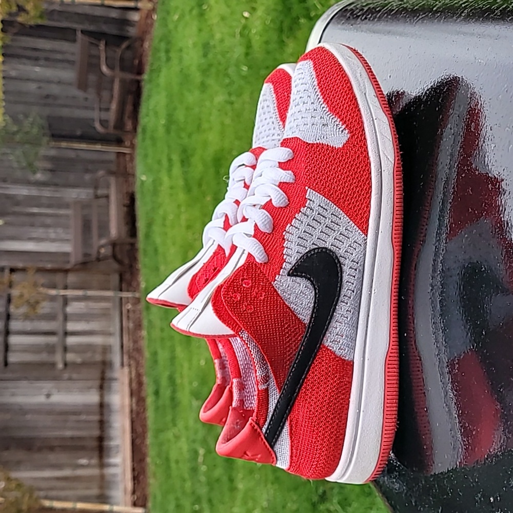 Nike Dunk Low Flyknit University Red size 8.5 no box 2016